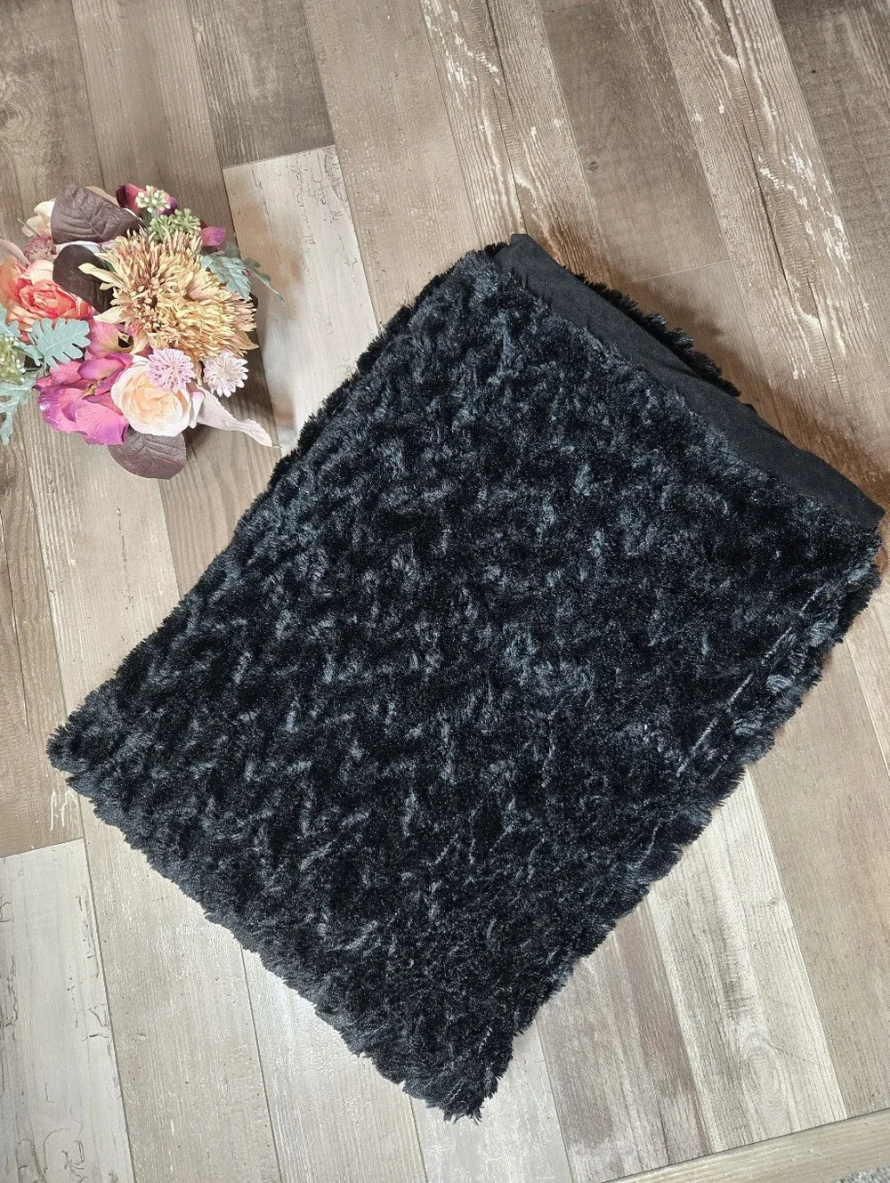 Plush Black Faux Fur Throw Blanket – Soft Cozy Plush